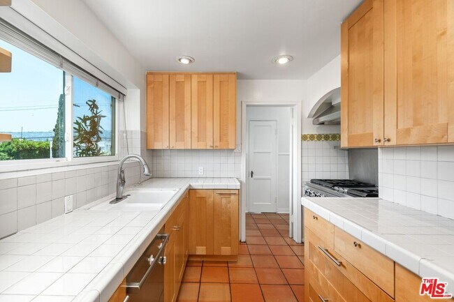 Building Photo - 8283 4th St