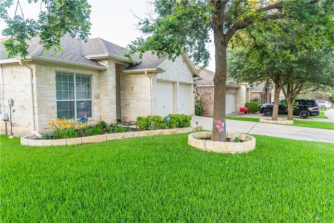 Foto del edificio - 3660 Pine Needle Cir