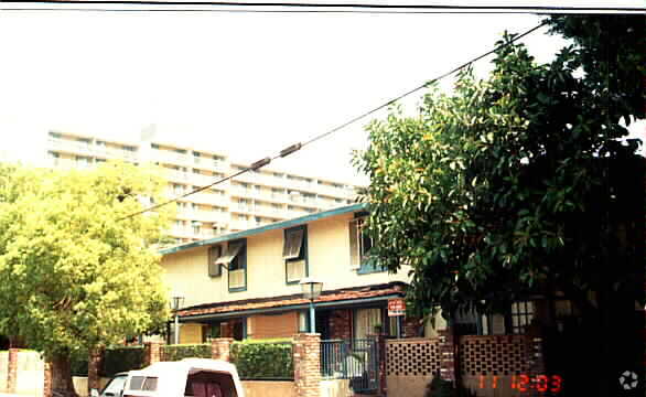 Primary Photo - 420 N Oakland Ave