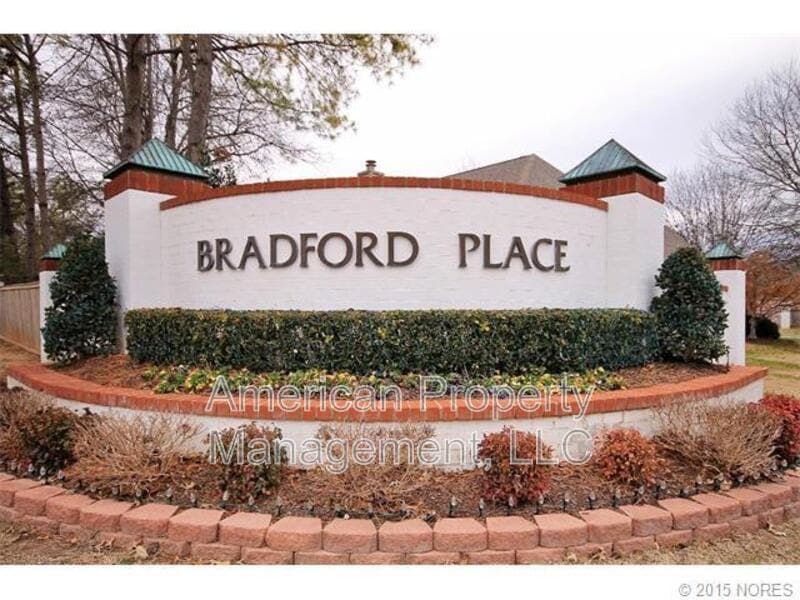 Building Photo - 8934 S Erie Ave