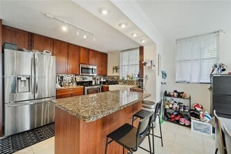 Building Photo - 1801 S Treasure Dr