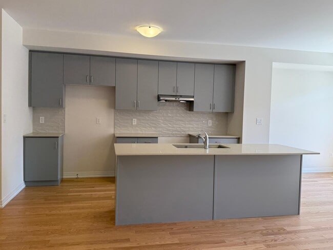 Building Photo - 27 Bonnington Dr