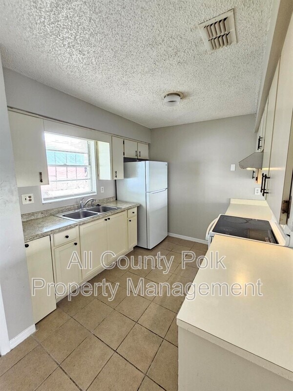 Building Photo - 5421 N Orange Ave