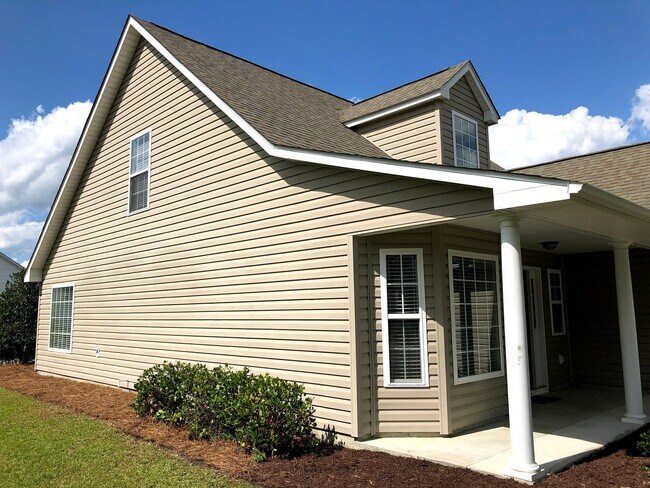 Photo - 3 bed 2.5 bath Spacious Home in Azalea Lakes