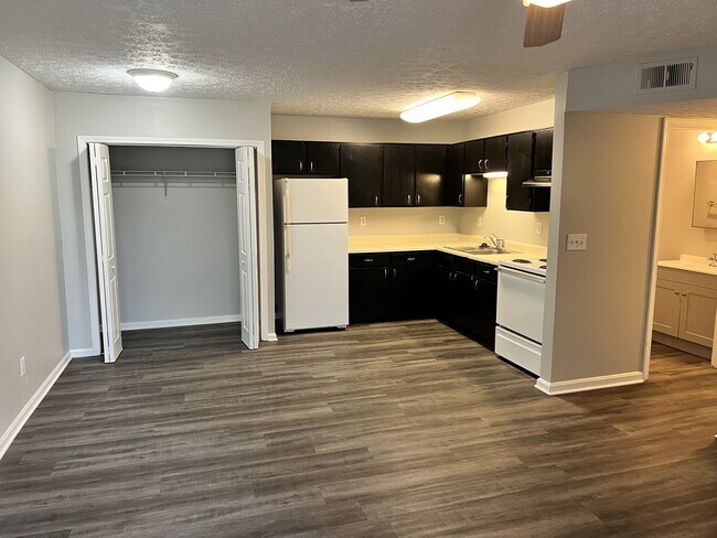 Foto del edificio - 4107 Blue Lick Ct