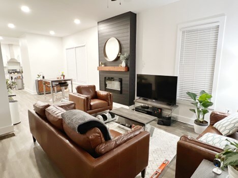Foto del edificio - 1733 Thompson Ave