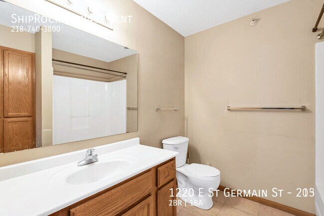 Foto del edificio - 1220 E St Germain St