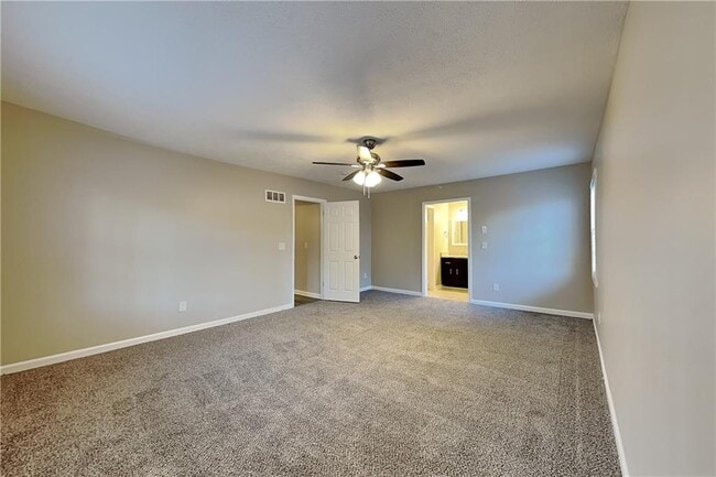 Foto del edificio - 220 Sabrina Ct