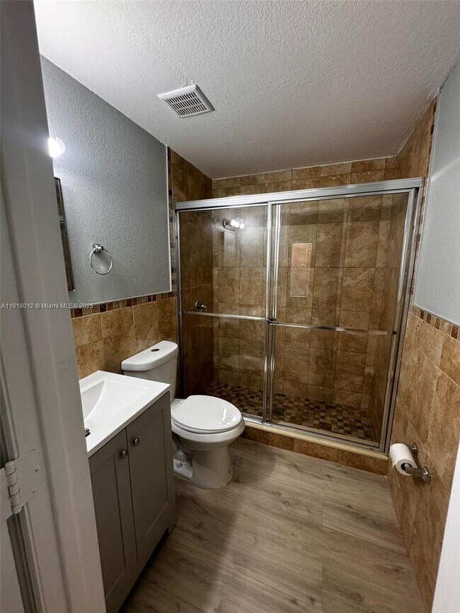 Foto del edificio - 141 W 6th St