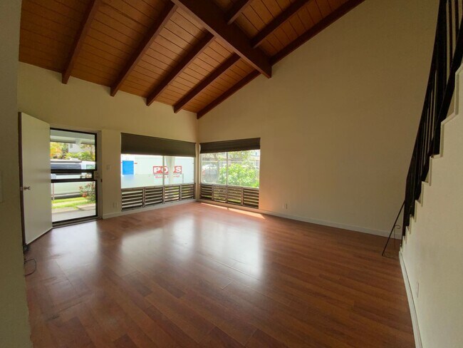 Foto del edificio - SPACIOUS 4 BEDROOM AHUIMANU SINGLE FAMILY HOME WITH ENCLOSED GARAGE