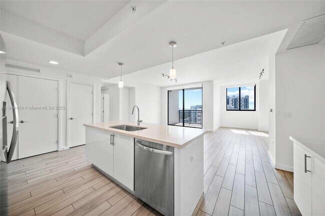 Foto del edificio - 999 SW 1st Ave