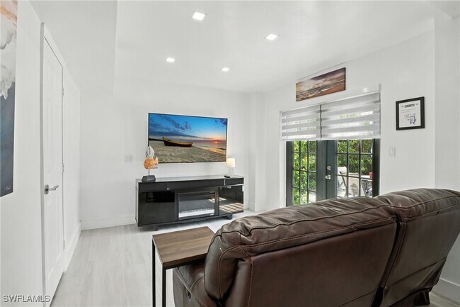 Foto del edificio - 936 Panther Creek Ln