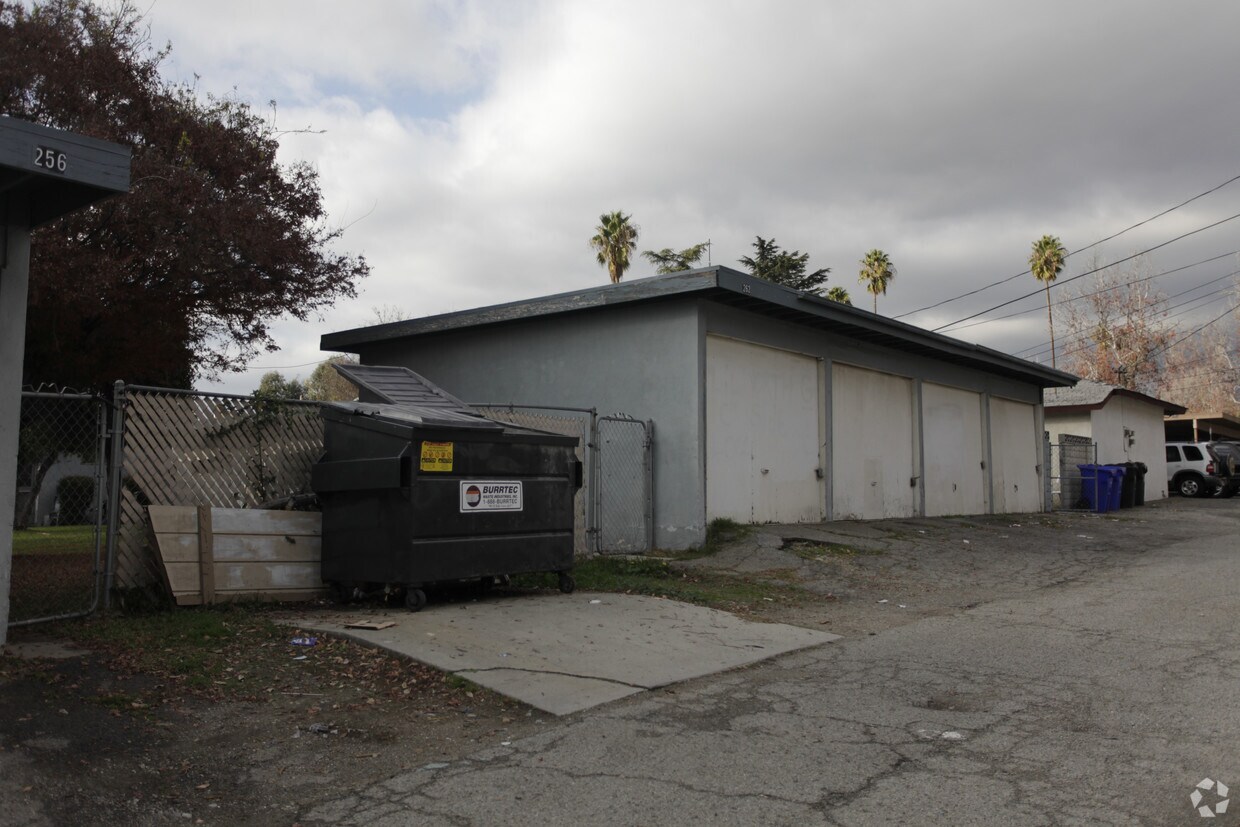 Foto del edificio - 256 Garnet Way