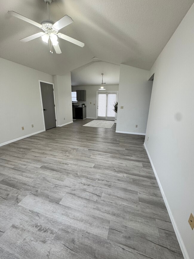 Building Photo - 107 N 200 E