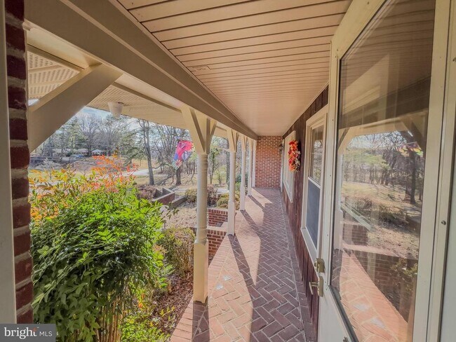 Building Photo - 194 Red Hill Rd