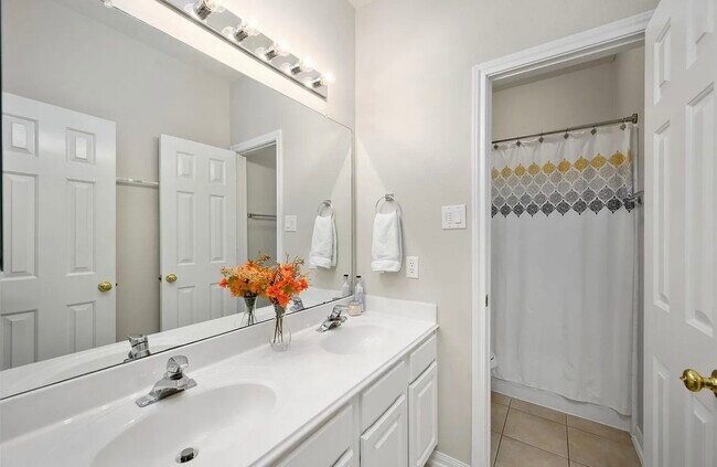 Foto del edificio - 814 N Elder Grove Dr