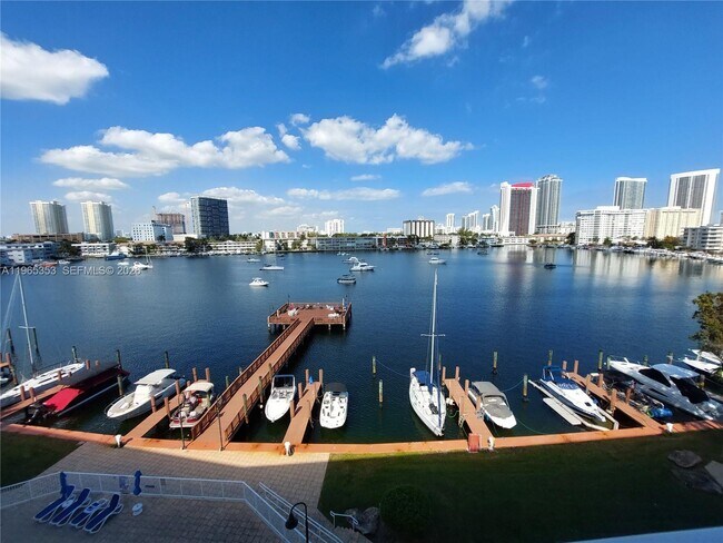 Foto del edificio - 400 Golden Isles Dr