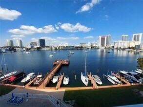 Building Photo - 400 Golden Isles Dr