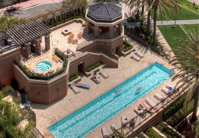 Foto del edificio - 500 W Harbor Dr