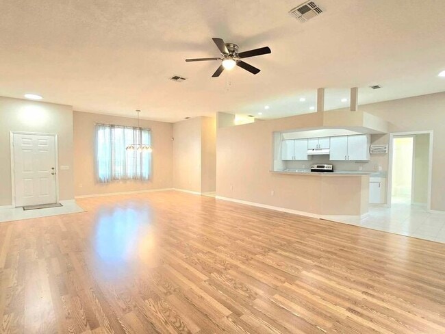 Building Photo - 7047 Hazeltine Cir