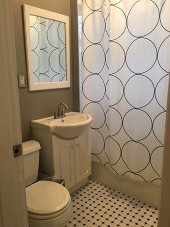 Building Photo - SEPTEMBER 1 - Brookline 3 BR 2 BA