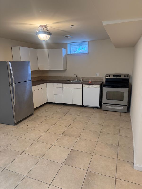 Building Photo - 8701 Lindendale Dr