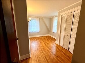 Building Photo - 221 Centennial Farm Ln