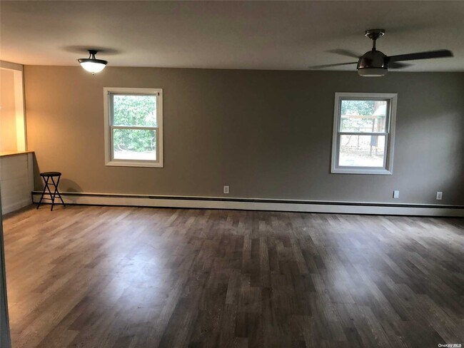 Building Photo - 5 Seville Ln