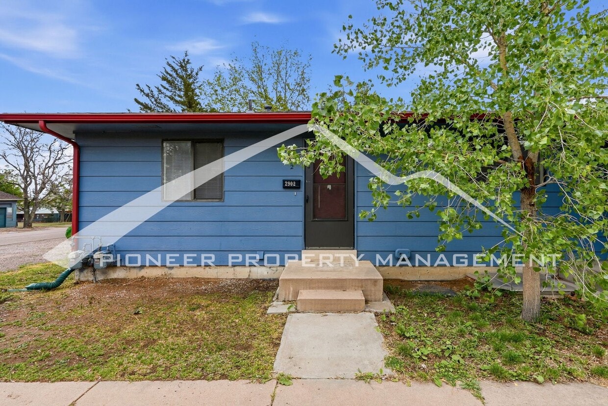 Charming 1/2 Duplex with Washer/Dryer! - Charming 1/2 Duplex with Washer/Dryer!