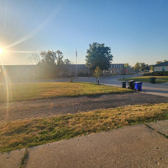 Foto del edificio - 523 37th St NE