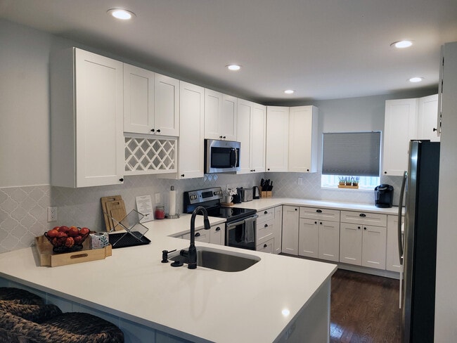 Building Photo - 422 N Palmway