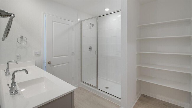 Foto del edificio - 505 Lake Sweetwater Ln