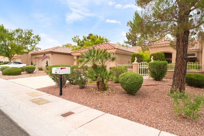 Building Photo - Sun City Summerlin 2 bedroom and 2 bathroom in a  55 and older Neighborhood