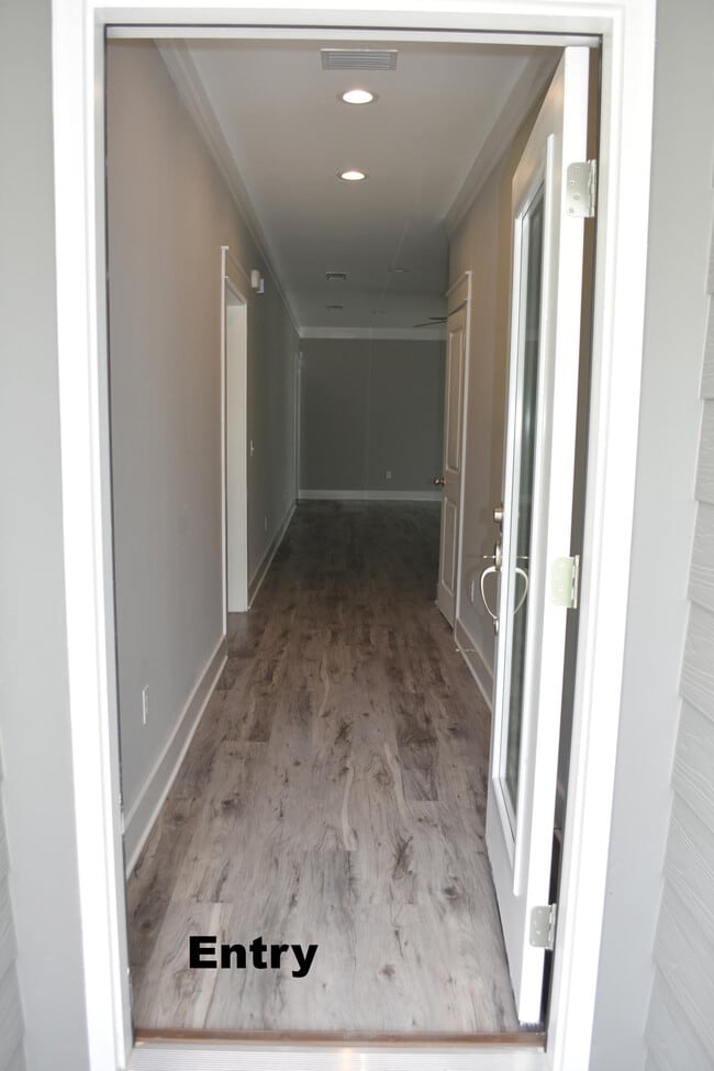 Building Photo - 15 Oakfield Dr