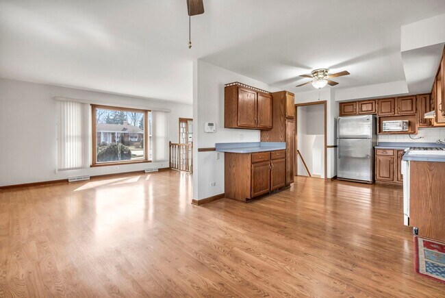 Building Photo - 9230 N Callero Dr