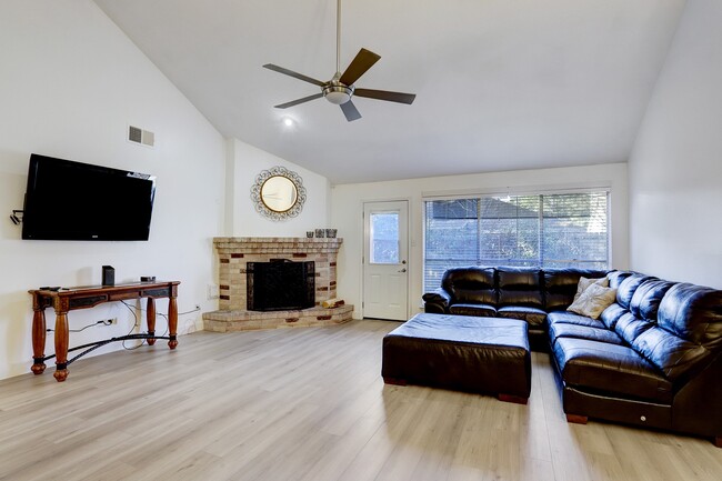 Foto del edificio - 6819 Yardley Dr