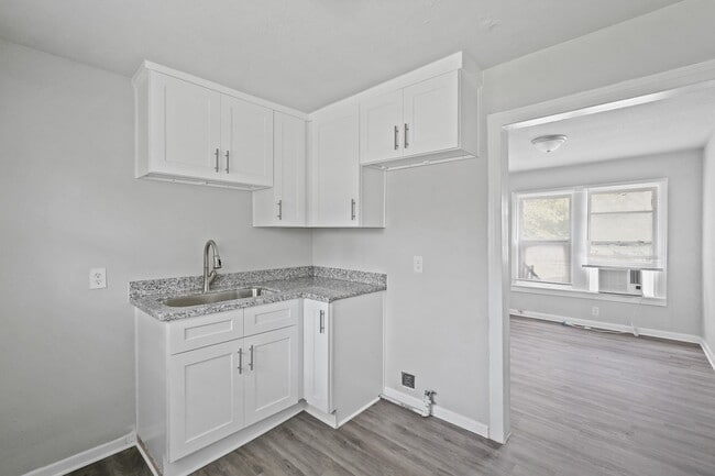 Foto del edificio - 8402 Brockton St