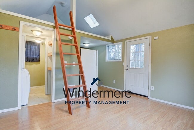 Building Photo - 1 Bed 1 Bath House in Rolling Hills
