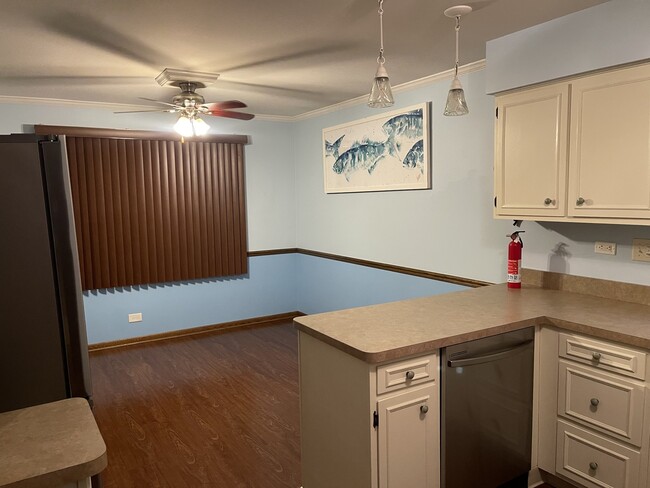 Building Photo - 1004 E Callero Cir