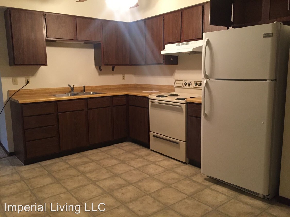 Primary Photo - 1031 Imperial Cir