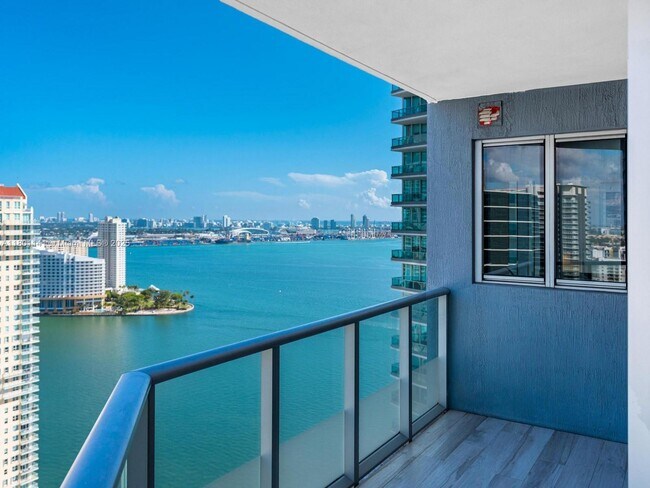 Building Photo - 1300 Brickell Bay Dr