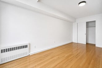 Building Photo - 425 E 80th St
