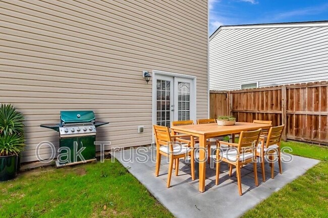 Building Photo - 114 Tyger St