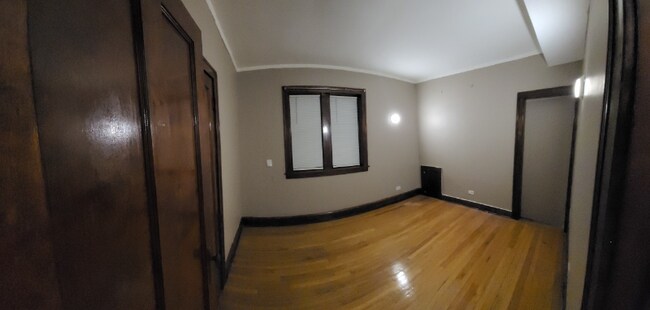 Building Photo - 1032 N Austin Blvd