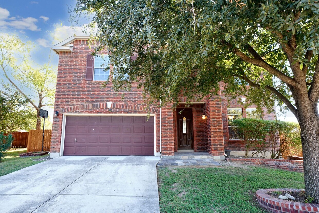 Foto principal - Stunning 4-Bedroom Cibolo Home with Modern...