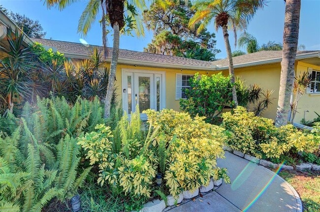 Building Photo - 3960 Breezemont Dr
