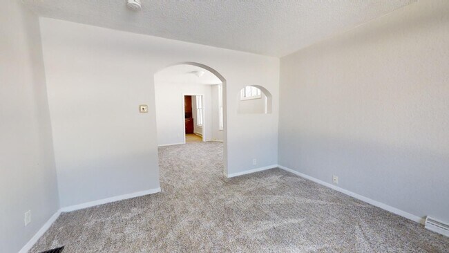 Foto del edificio - 325 N 10th Ave W