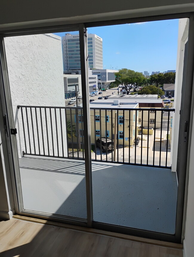 Foto del edificio - 444 SW 27th Ave