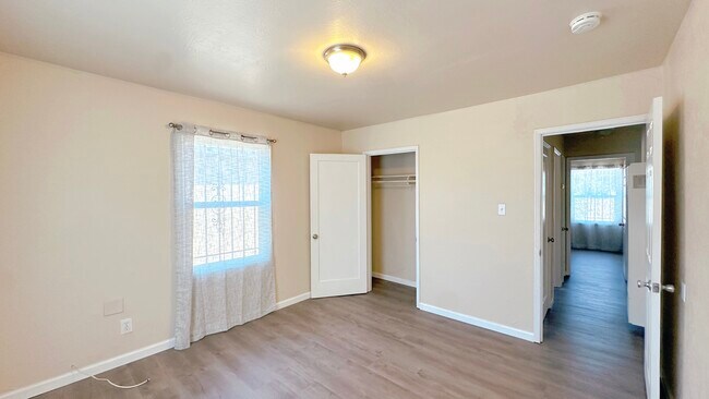 Foto del edificio - 215 Odessa Ave