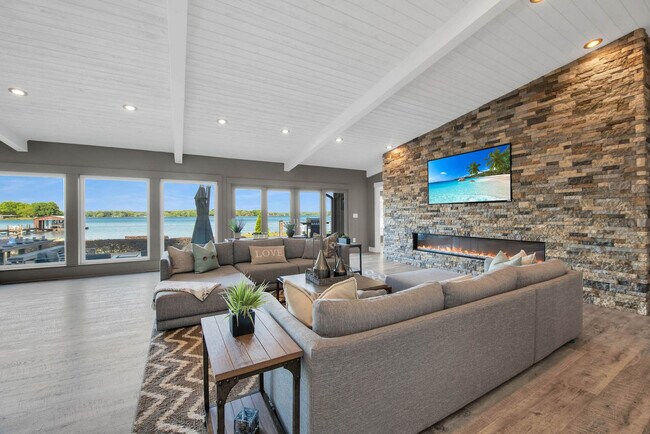 Foto del edificio - 643 Isle of Pines Rd